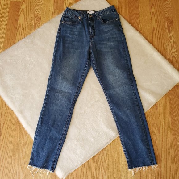 FOREVER 21 STRETCH FRAYED HEM SKINNY JEANS - Picture 2 of 8